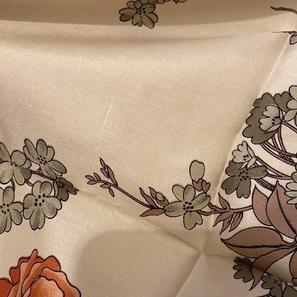 TIZIANO Roma lightweight scarf. New. No tags - Picture 8 of 9